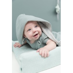 Idée cadeau de naissance petit garçon : un nid d'ange bleu de la marque Baby's Only