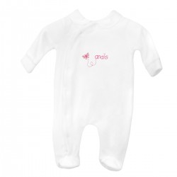 Pyjama à col brodé au prénom du bébé avec papillon
