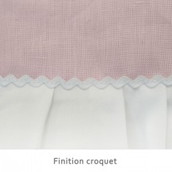 Indispensable pour coucher le jeune enfant : une gigoteuse / turbulette brodée