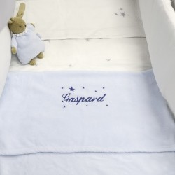 Idée cadeau de naissance : une couverture personnalisée.